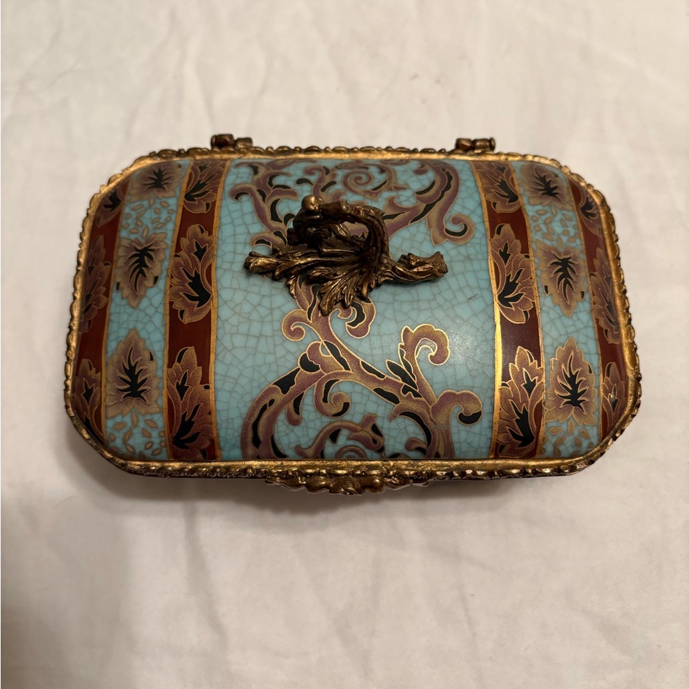 Vintage Blue and Gold Footed Porcelain Trinket Box – Hollywood Regency Style - Picture 2 of 8